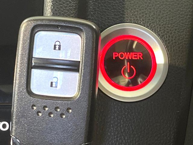 フィットハイブリッド Ｆ　純正ナビ　バックカメラ　スマートキー　ＥＴＣ　ドラレコ　禁煙　ステアリングスイッチ　ＬＥＤヘッドライト　Ｂｌｕｅｔｏｏｔｈ　ＵＳＢソケット　オートエアコン　電動格納ミラー　フォグライト（5枚目）