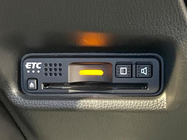 フィットハイブリッド Ｆ　純正ナビ　バックカメラ　スマートキー　ＥＴＣ　ドラレコ　禁煙　ステアリングスイッチ　ＬＥＤヘッドライト　Ｂｌｕｅｔｏｏｔｈ　ＵＳＢソケット　オートエアコン　電動格納ミラー　フォグライト（6枚目）