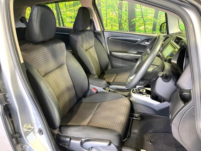 フィットハイブリッド Ｆ　純正ナビ　バックカメラ　スマートキー　ＥＴＣ　ドラレコ　禁煙　ステアリングスイッチ　ＬＥＤヘッドライト　Ｂｌｕｅｔｏｏｔｈ　ＵＳＢソケット　オートエアコン　電動格納ミラー　フォグライト（8枚目）