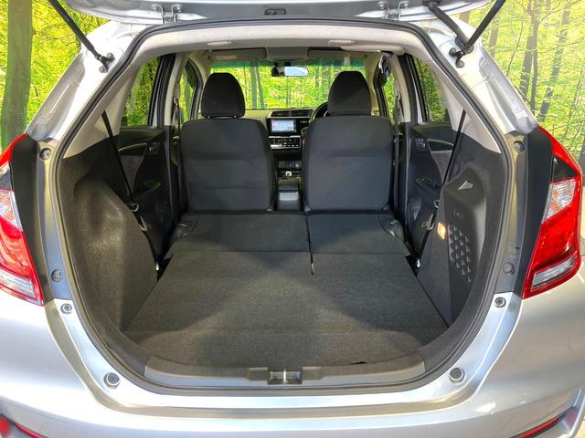 フィットハイブリッド Ｆ　純正ナビ　バックカメラ　スマートキー　ＥＴＣ　ドラレコ　禁煙　ステアリングスイッチ　ＬＥＤヘッドライト　Ｂｌｕｅｔｏｏｔｈ　ＵＳＢソケット　オートエアコン　電動格納ミラー　フォグライト（10枚目）