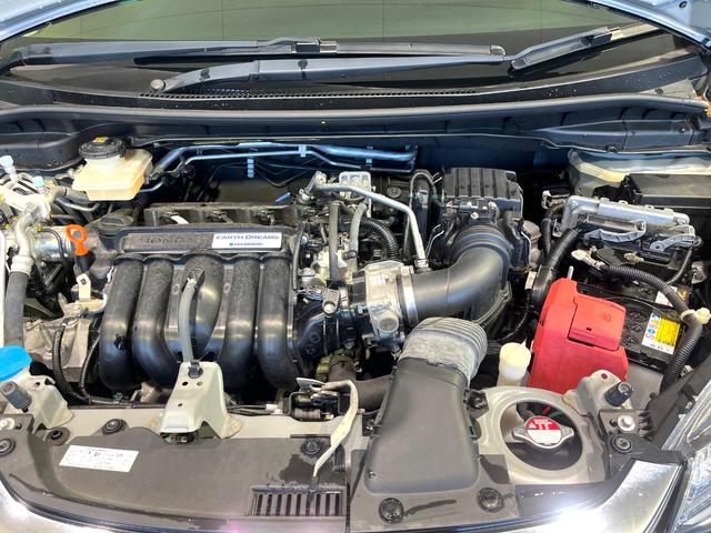 フィットハイブリッド Ｆ　純正ナビ　バックカメラ　スマートキー　ＥＴＣ　ドラレコ　禁煙　ステアリングスイッチ　ＬＥＤヘッドライト　Ｂｌｕｅｔｏｏｔｈ　ＵＳＢソケット　オートエアコン　電動格納ミラー　フォグライト（18枚目）