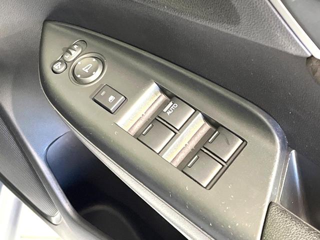 フィットハイブリッド Ｆ　純正ナビ　バックカメラ　スマートキー　ＥＴＣ　ドラレコ　禁煙　ステアリングスイッチ　ＬＥＤヘッドライト　Ｂｌｕｅｔｏｏｔｈ　ＵＳＢソケット　オートエアコン　電動格納ミラー　フォグライト（35枚目）