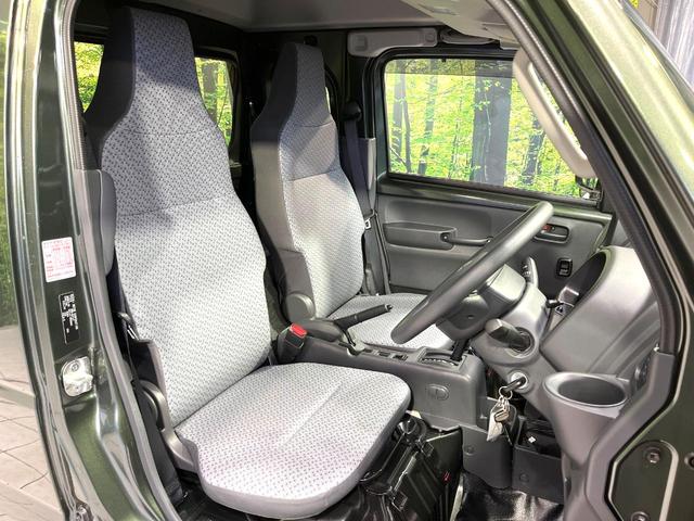 スーパーキャリイ Ｌ　ディスプレイオーディオ　セーフティサポート　パーキングセンサー　Ｂｌｕｅｔｏｏｔｈ　パワーウインドウ　エアコン　パワステ　塩ビシート　オーバーヘッドシェルフ　リモコンキー　３方開荷台（9枚目）