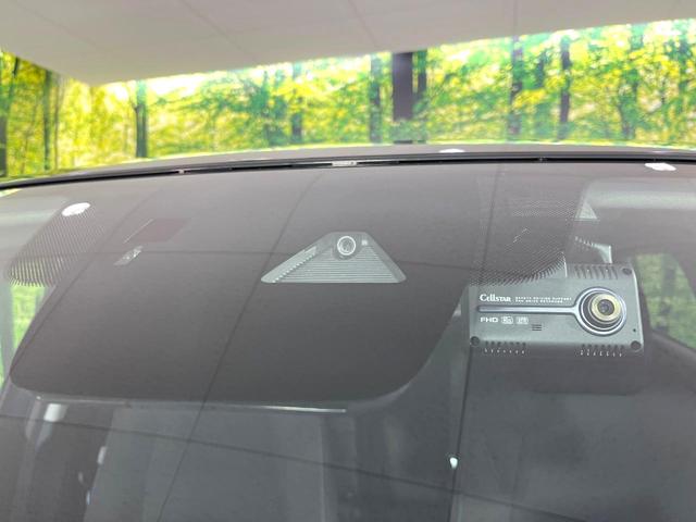 �y�X�}�[�g�u���[�L�T�|�[�g�z���s���ɑO���̎ԗ�����F�����A�Փ˂������Ȏ��͌x��ƃu���[�L�ŏՓˉ���Ɣ�Q�y�����A�V�X�g�B�����S�Ƀh���C�u�����y���݂��������܂��B