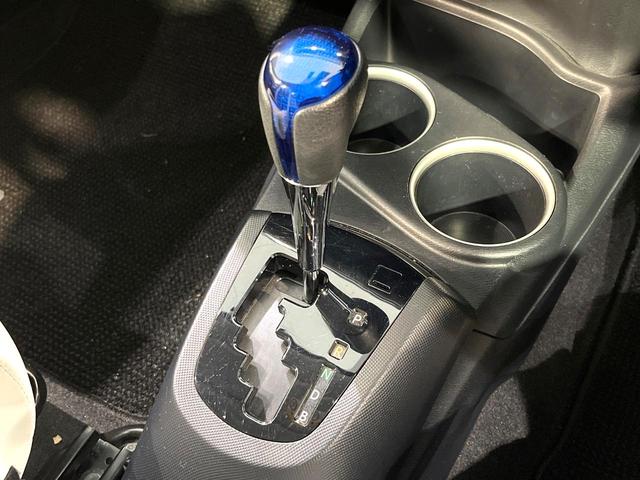 アクア クロスオーバー　純正ナビ　バックカメラ　スマートキー　セーフティセンス　シートヒーター　禁煙　ハーフレザーシート　革巻ステアリング　ドラレコ　ＥＴＣ　Ｂｌｕｅｔｏｏｔｈ　オートライト　ナノイー　電動格納ミラー（21枚目）