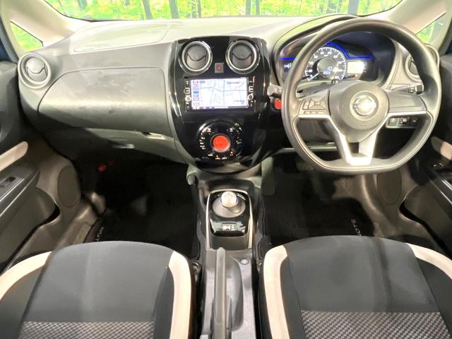 ノート ｅ－パワー　Ｘ　純正ナビ　全周囲カメラ　エマージェンシーブレーキ　デジタルインナーミラー　ドラレコ　禁煙　ステアリングスイッチ　１５インチＡＷ　インテリジェントキー　オートエアコン　ＥＴＣ　　電動格納ミラー（2枚目）