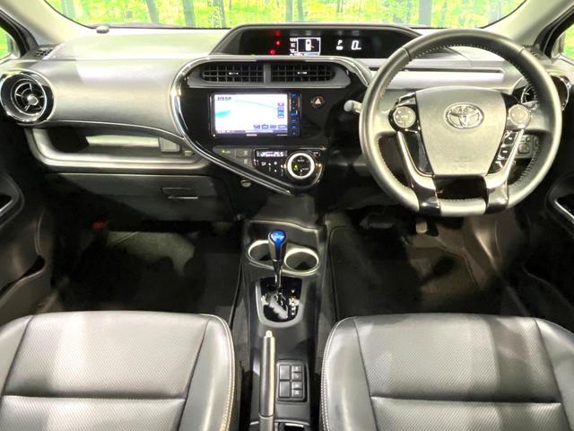 アクア Ｇソフトレザーセレクション　ＳＤナビ　バックカメラ　セーフティセンス　オートハイビーム　クルーズコントロール　スマートキー　禁煙　ハーフレザー　純正１５インチＡＷ　ドラレコ　ＥＴＣ　ステアリングスイッチ　オートライト（2枚目）