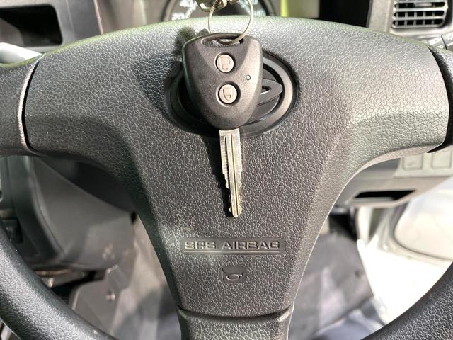 �y�L�[���X�z�������ꂽ�ꏊ����ł��{�^����Ńh�A�̊J���E�{�����ł���̂łƂ��Ă��֗��I�h�A�̌�������ɏ������邱�Ƃ�����܂����