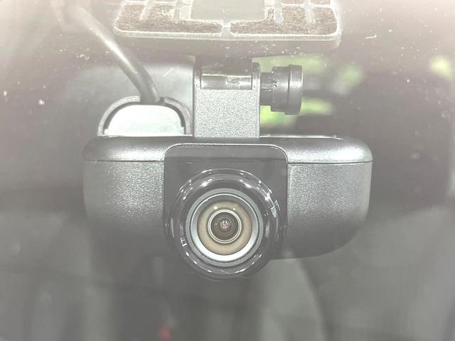 プリウス Ｓセーフティプラス　９型ナビ　バックカメラ　レーダークルーズコントロール　駐車支援システム　ドラレコ　禁煙　革巻ステアリング　ＬＥＤヘッドライト　ステアリングスイッチ　ＥＴＣ　電動格納ミラー　オートエアコン（7枚目）
