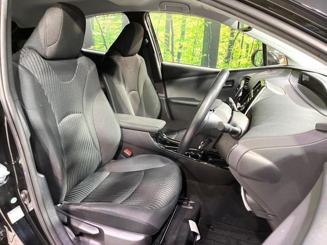 プリウス Ｓセーフティプラス　９型ナビ　バックカメラ　レーダークルーズコントロール　駐車支援システム　ドラレコ　禁煙　革巻ステアリング　ＬＥＤヘッドライト　ステアリングスイッチ　ＥＴＣ　電動格納ミラー　オートエアコン（8枚目）