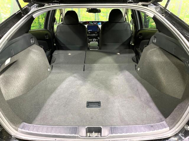 プリウス Ｓセーフティプラス　９型ナビ　バックカメラ　レーダークルーズコントロール　駐車支援システム　ドラレコ　禁煙　革巻ステアリング　ＬＥＤヘッドライト　ステアリングスイッチ　ＥＴＣ　電動格納ミラー　オートエアコン（10枚目）