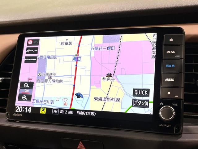 フィット ｅ：ＨＥＶリュクス　純正９型ナビ　バックカメラ　アダプティブクルーズコントロール　シートヒーター　コーナーセンサー　ハーフレザーシート　禁煙　革巻ステアリング　ＬＥＤヘッドライト　Ｂｌｕｅｔｏｏｔｈ　置くだけ充電（3枚目）