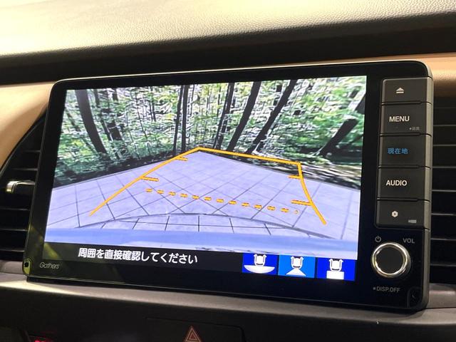 フィット ｅ：ＨＥＶリュクス　純正９型ナビ　バックカメラ　アダプティブクルーズコントロール　シートヒーター　コーナーセンサー　ハーフレザーシート　禁煙　革巻ステアリング　ＬＥＤヘッドライト　Ｂｌｕｅｔｏｏｔｈ　置くだけ充電（4枚目）