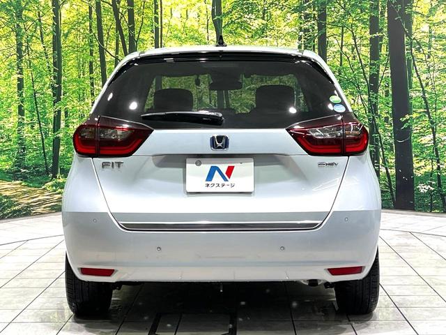 フィット ｅ：ＨＥＶリュクス　純正９型ナビ　バックカメラ　アダプティブクルーズコントロール　シートヒーター　コーナーセンサー　ハーフレザーシート　禁煙　革巻ステアリング　ＬＥＤヘッドライト　Ｂｌｕｅｔｏｏｔｈ　置くだけ充電（15枚目）
