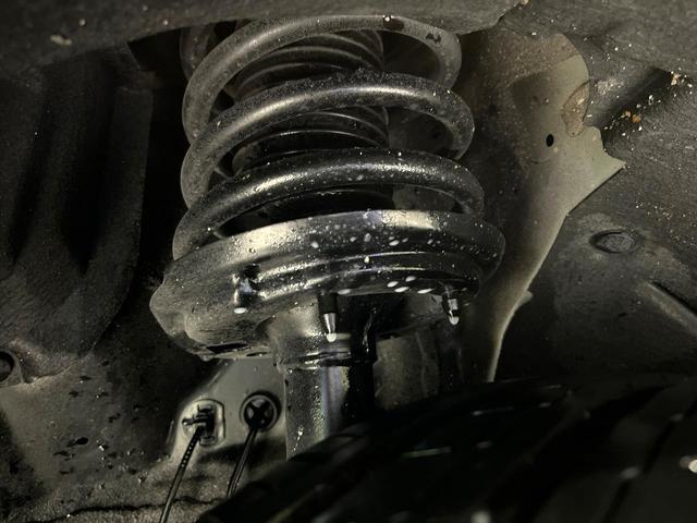 フィット ｅ：ＨＥＶリュクス　純正９型ナビ　バックカメラ　アダプティブクルーズコントロール　シートヒーター　コーナーセンサー　ハーフレザーシート　禁煙　革巻ステアリング　ＬＥＤヘッドライト　Ｂｌｕｅｔｏｏｔｈ　置くだけ充電（20枚目）