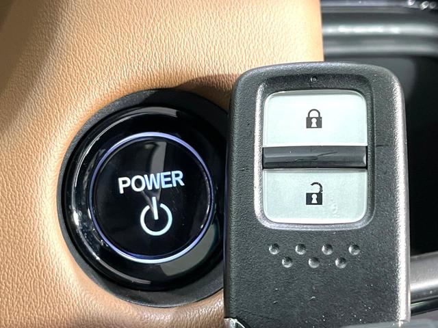 フィット ｅ：ＨＥＶリュクス　純正９型ナビ　バックカメラ　アダプティブクルーズコントロール　シートヒーター　コーナーセンサー　ハーフレザーシート　禁煙　革巻ステアリング　ＬＥＤヘッドライト　Ｂｌｕｅｔｏｏｔｈ　置くだけ充電（29枚目）