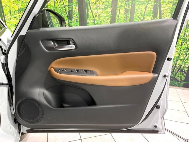 フィット ｅ：ＨＥＶリュクス　純正９型ナビ　バックカメラ　アダプティブクルーズコントロール　シートヒーター　コーナーセンサー　ハーフレザーシート　禁煙　革巻ステアリング　ＬＥＤヘッドライト　Ｂｌｕｅｔｏｏｔｈ　置くだけ充電（44枚目）