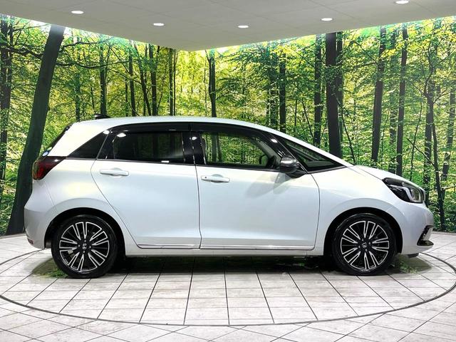 フィット ｅ：ＨＥＶリュクス　純正９型ナビ　バックカメラ　アダプティブクルーズコントロール　シートヒーター　コーナーセンサー　ハーフレザーシート　禁煙　革巻ステアリング　ＬＥＤヘッドライト　Ｂｌｕｅｔｏｏｔｈ　置くだけ充電（57枚目）