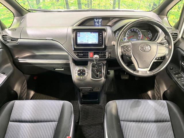 ヴォクシー ＺＳ　煌　純正ナビ　バックカメラ　両側電動スライドドア　ＥＴＣ　デュアルオートエアコン　スマートキー　禁煙　ＬＥＤヘッドライト　アイドリングストップ　オートライト　ロールサンシェード　Ｂｌｕｅｔｏｏｔｈ（2枚目）