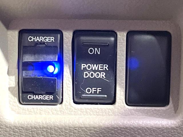 セレナ 20G 純正ナビ バックカメラ 両側電動スライドドア リアオートエアコン クルーズコントロール ミラー一体型ドラレコ 禁煙 HIDヘッドライト 革巻ステアリング アイドリングストップ ロールサンシェード(28枚目)