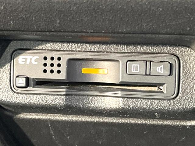 フリード Ｇ　エアロ　純正ナビ　バックカメラ　両側電動スライドドア　ＥＴＣ　Ｂｌｕｅｔｏｏｔｈ　スマートキー　オートエアコン　オートライト　アイドリングストップ　電動格納ミラー　ＨＩＤヘッドライト　純正１５インチアルミ（6枚目）