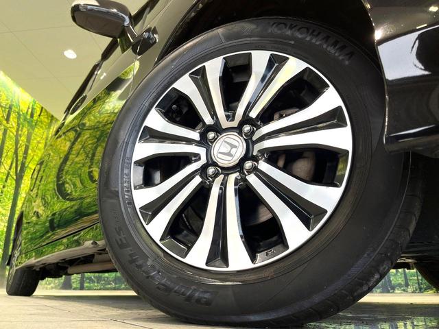 フリード Ｇ　エアロ　純正ナビ　バックカメラ　両側電動スライドドア　ＥＴＣ　Ｂｌｕｅｔｏｏｔｈ　スマートキー　オートエアコン　オートライト　アイドリングストップ　電動格納ミラー　ＨＩＤヘッドライト　純正１５インチアルミ（13枚目）