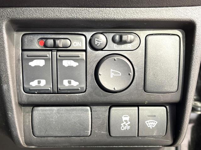 フリード Ｇ　エアロ　純正ナビ　バックカメラ　両側電動スライドドア　ＥＴＣ　Ｂｌｕｅｔｏｏｔｈ　スマートキー　オートエアコン　オートライト　アイドリングストップ　電動格納ミラー　ＨＩＤヘッドライト　純正１５インチアルミ（27枚目）