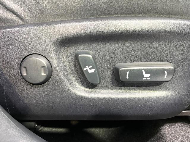 プリウス Ｇツーリングセレクションレザーパッケージ　純正８インチナビ　バックカメラ　プリクラッシュセーフティ　レーダークルーズコントロール　シートヒーター　ＥＴＣ　Ｂｌｕｅｔｏｏｔｈ　パワーシート　ＬＥＤヘッドライト　純正１７インチＡＷ　スマートキー（5枚目）