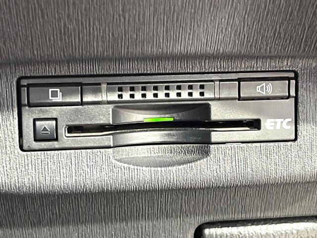 プリウス Ｇツーリングセレクションレザーパッケージ　純正８インチナビ　バックカメラ　プリクラッシュセーフティ　レーダークルーズコントロール　シートヒーター　ＥＴＣ　Ｂｌｕｅｔｏｏｔｈ　パワーシート　ＬＥＤヘッドライト　純正１７インチＡＷ　スマートキー（7枚目）