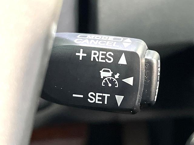 プリウス Ｇツーリングセレクションレザーパッケージ　純正８インチナビ　バックカメラ　プリクラッシュセーフティ　レーダークルーズコントロール　シートヒーター　ＥＴＣ　Ｂｌｕｅｔｏｏｔｈ　パワーシート　ＬＥＤヘッドライト　純正１７インチＡＷ　スマートキー（8枚目）