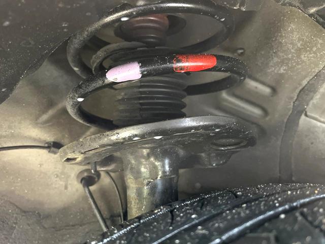 プリウス Ｇツーリングセレクションレザーパッケージ　純正８インチナビ　バックカメラ　プリクラッシュセーフティ　レーダークルーズコントロール　シートヒーター　ＥＴＣ　Ｂｌｕｅｔｏｏｔｈ　パワーシート　ＬＥＤヘッドライト　純正１７インチＡＷ　スマートキー（20枚目）