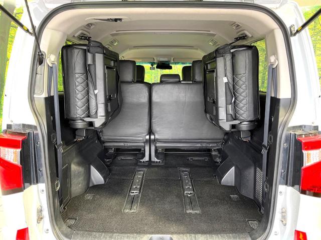 デリカＤ：５ Ｐ　４ＷＤ　純正１０インチナビ　全周囲カメラ　両側電動スライドドア　衝突被害軽減　レーダークルーズ　禁煙車　電動リヤゲート　パワーシート　ドラレコ　ＥＴＣ　純正１８アルミ　ＬＥＤヘッド（11枚目）