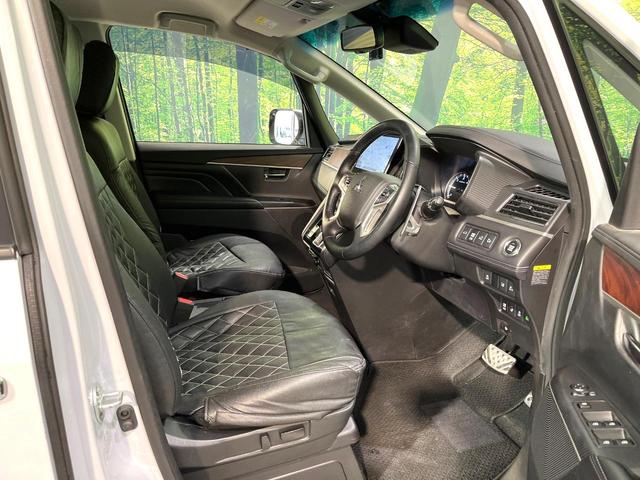 デリカＤ：５ Ｐ　４ＷＤ　純正１０インチナビ　全周囲カメラ　両側電動スライドドア　衝突被害軽減　レーダークルーズ　禁煙車　電動リヤゲート　パワーシート　ドラレコ　ＥＴＣ　純正１８アルミ　ＬＥＤヘッド（45枚目）