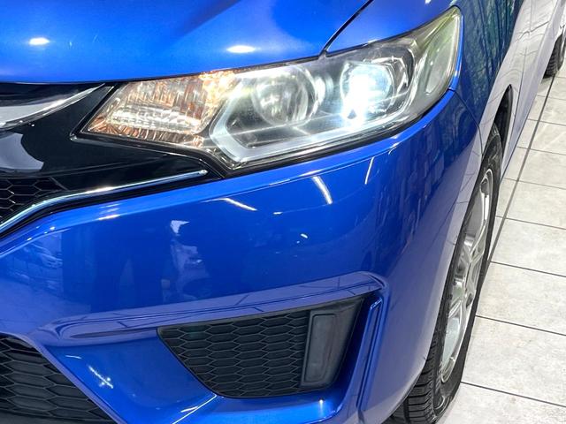 フィットハイブリッド Ｌパッケージ　純正ナビ　バックカメラ　Ｂｌｕｅｔｏｏｔｈ　衝突被害軽減システム　禁煙車　ハーフレザーシート　ドラレコ　ＬＥＤヘッド　ＥＴＣ　クルコン　オートライト　オートエアコン　ＣＤ　ＤＶＤ（12枚目）