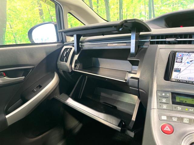 プリウス Ｓ　ＳＤナビ　ＥＴＣ　オートライト　オートエアコン　スマートキー　純正１５インチＡＷ　ＨＩＤヘッドライト　電動格納ミラー　ステアリングスイッチ　ＣＤ／ＤＶＤ再生　フルセグ　禁煙車　トラクションコントロール（32枚目）