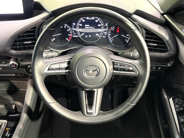 ＭＡＺＤＡ３ファストバック １５Ｓツーリング　ＳＤナビ　全周囲カメラ　衝突被害軽減システム　レーダークルーズ　禁煙車　ドラレコ　コーナーセンサー　スマートキー　ＬＥＤヘッド　純正１８インチアルミ　オートハイビーム　オートライト　デュアルエアコン（12枚目）
