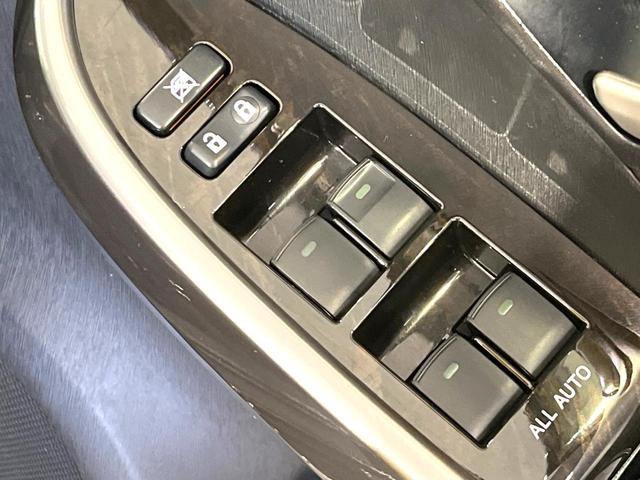 プリウス Sマイコーデ 純正ナビ ドラレコ ETC スマートキー オートライト ステアリングスイッチ 合皮シート HIDヘッドライト Bluetooth 電動格納ミラー シートリフター カップホルダー付アームレスト(32枚目)