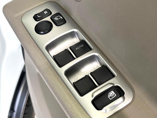 �y�d���i�[�~���[�z�T�C�h�~���[�͓d���i�[���ƂȂ��Ă���A�������ԏ�ł��L�Y�������X�N��}�����܂��B