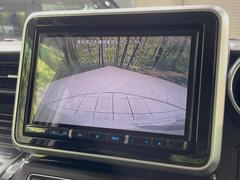 【バックカメラ】駐車時に後方がリアルタイム映像で確認できます。大型商業施設や立体駐車場での駐車時や、夜間のバック時に大活躍！運転スキルに関わらず、今や必須となった装備のひとつです！ 4