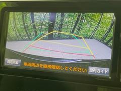 【バックカメラ】駐車時に後方がリアルタイム映像で確認できます。大型商業施設や立体駐車場での駐車時や、夜間のバック時に大活躍！運転スキルに関わらず、今や必須となった装備のひとつです！ 4