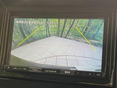 【バックカメラ】駐車時に後方がリアルタイム映像で確認できます。大型商業施設や立体駐車場での駐車時や、夜間のバック時に大活躍！運転スキルに関わらず、今や必須となった装備のひとつです！ 4