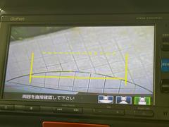 【バックカメラ】駐車時に後方がリアルタイム映像で確認できます。大型商業施設や立体駐車場での駐車時や、夜間のバック時に大活躍！運転スキルに関わらず、今や必須となった装備のひとつです！ 4