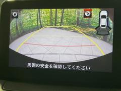 【バックカメラ】駐車時に後方がリアルタイム映像で確認できます。大型商業施設や立体駐車場での駐車時や、夜間のバック時に大活躍！運転スキルに関わらず、今や必須となった装備のひとつです！ 4