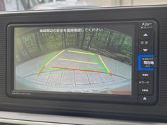 【バックカメラ】駐車時に後方がリアルタイム映像で確認できます。大型商業施設や立体駐車場での駐車時や、夜間のバック時に大活躍！運転スキルに関わらず、今や必須となった装備のひとつです！ 4