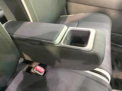 【アームレスト】運転中の身体の負担を軽減してくれるアームレストを装備♪ 7