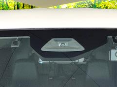 【スズキ　セーフティサポート】走行中に前方の車両等を認識し、衝突しそうな時は警報とブレーキで衝突回避と被害軽減をアシスト。より安全にドライブをお楽しみいただけます。 6