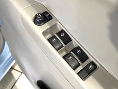 【電動格納ミラー】サイドミラーは電動格納式となっており、狭い駐車場でもキズがつくリスクを抑えられます。 7