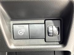 【ステアリングヒーター】冬場に冷たくなりやすい革巻きステアリングを、スイッチ一つで素早く適温に！エアコンよりも早く温まってくれるので、寒い日の運転も快適になりますね♪ 7