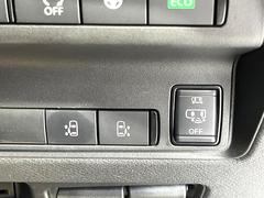 【両側パワースライドドア】スマートキーや運転席のスイッチで後席両側スライドドアの開閉が可能♪電動だから力を入れてドアを開ける必要が無く、小さなお子様でも簡単に開け閉めでき快適です♪ 6