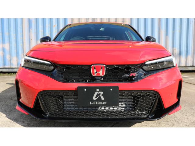 シビック タイプＲ　レーシングブラックパッケージ　ホンダセンシング　純正ナビ　フルセグＴＶ　バックモニター　ブラインドスポット　ＬＥＤヘッドライト　ＥＴＣ　ワイヤレス充電　純正１９インチＡＷ（9枚目）